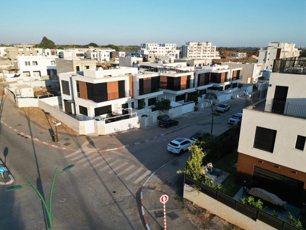 High Village — תמונה 4